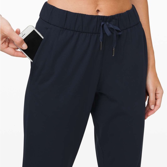 Lululemon On the Fly Jogger *Luxtreme True Navy 28” Size 4 - Picture 3 of 14
